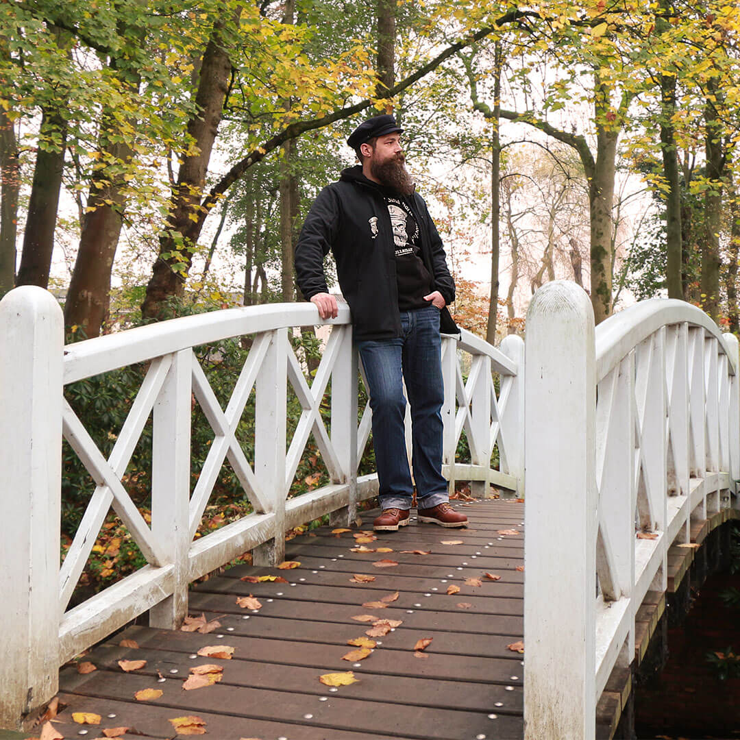 Mens_Thermofleece-Jacke_HILLBILLY_SkullCaptain-black_IMG_5492