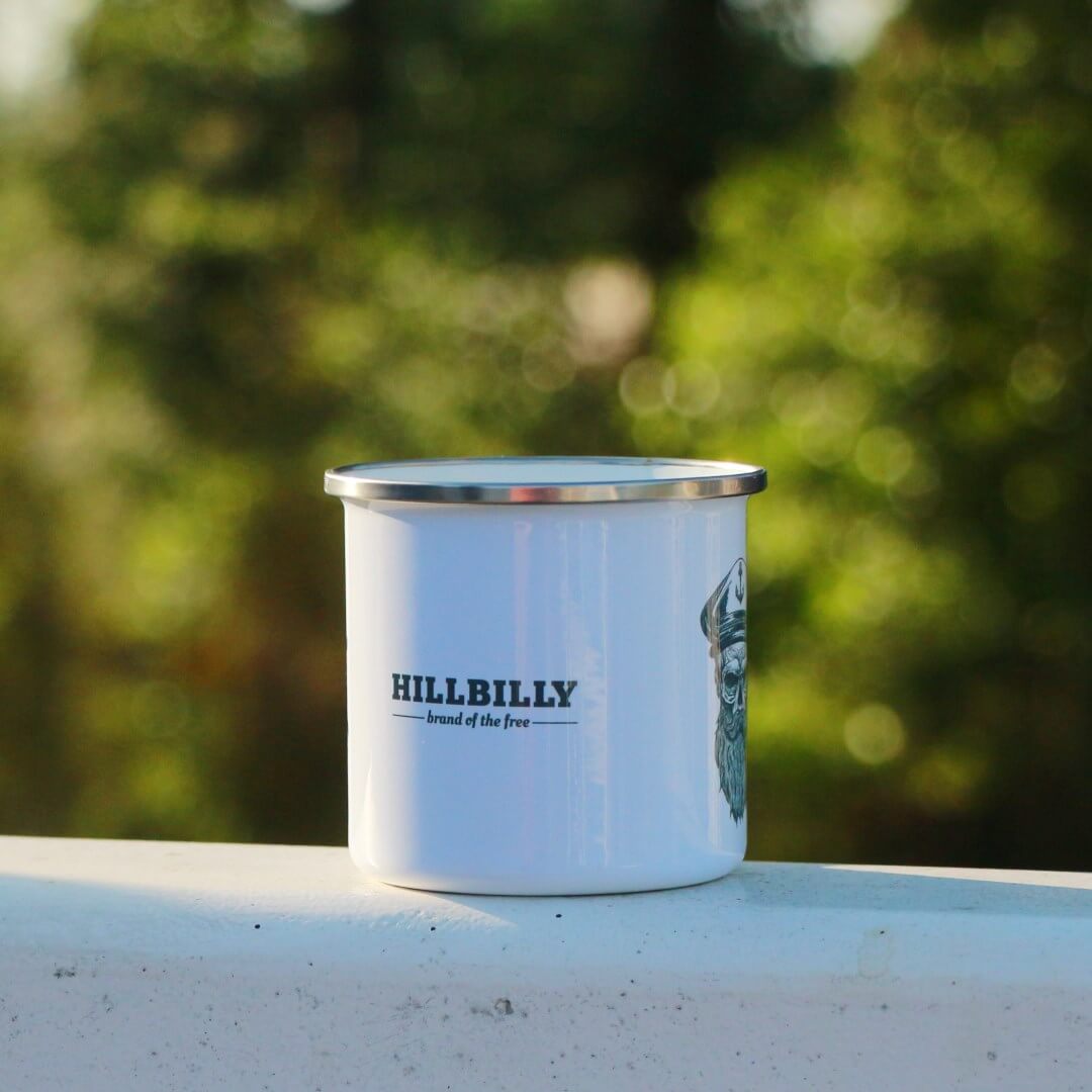 HILLBILLY_Emailletasse_SkullCaptain_Steuerrad_Shopbild_IMG_4112b