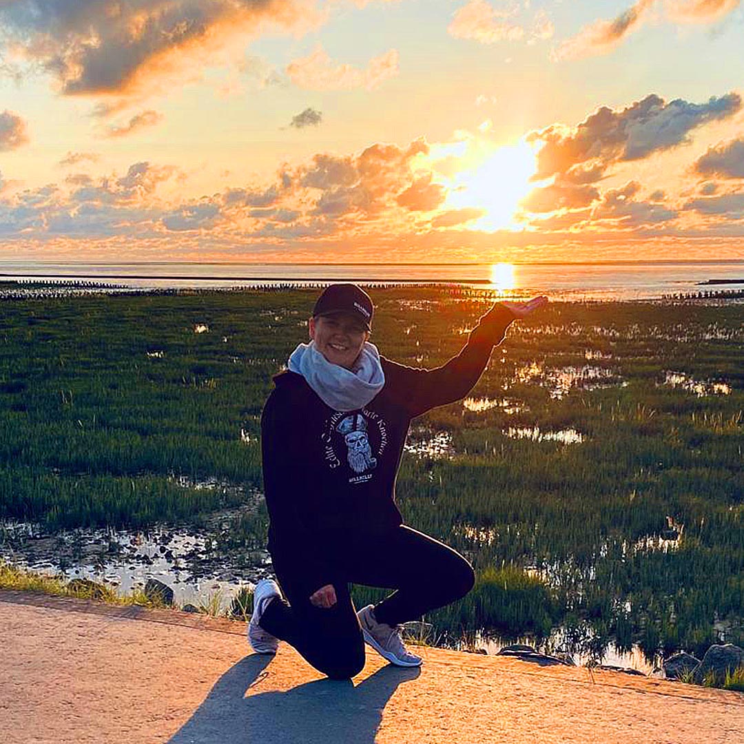 Womens_Hoodie_HILLBILLY_SkullCaptain-HarteKnochen-black_20200804-0012