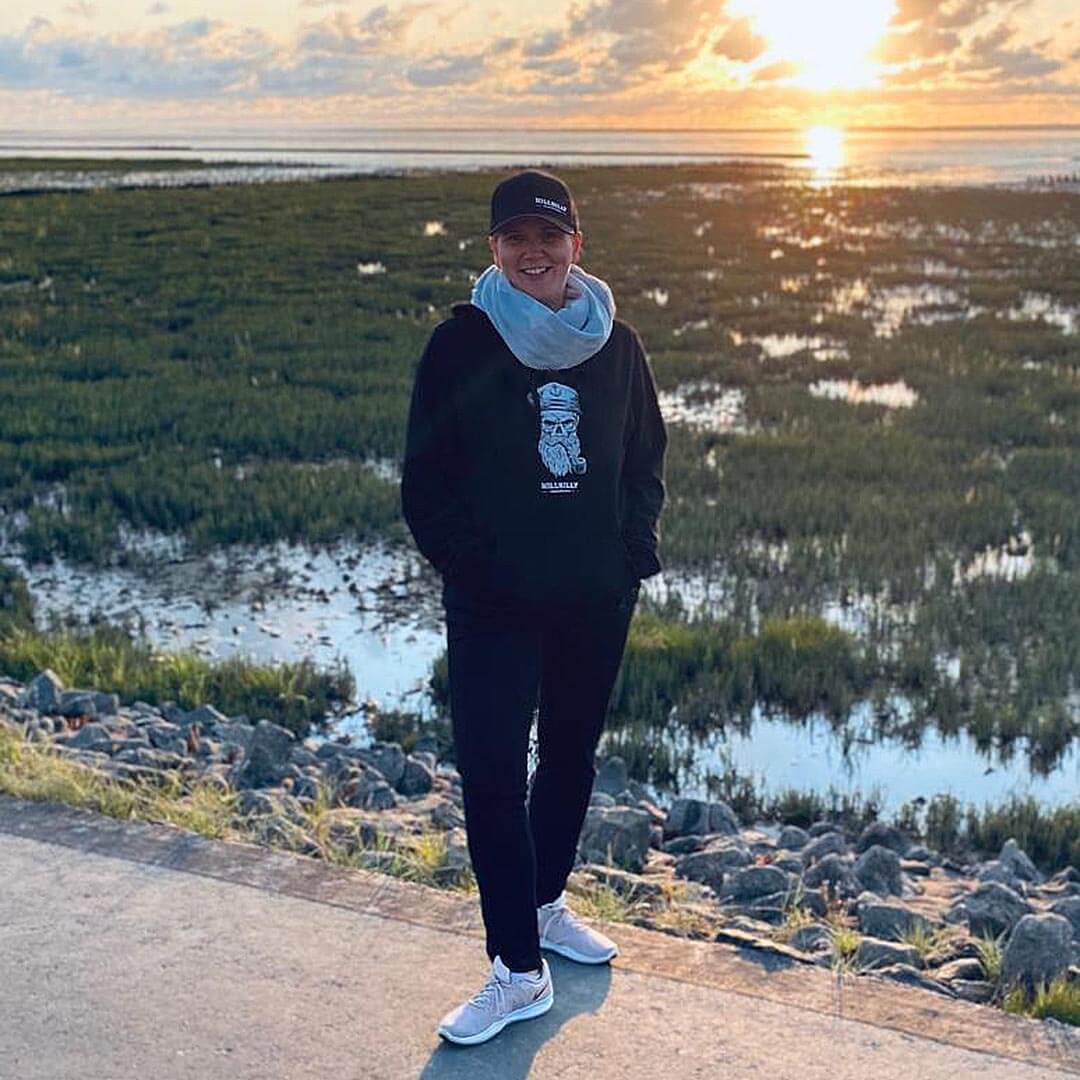 Womens_Hoodie_HILLBILLY_SkullCaptain-black_20200804-0002