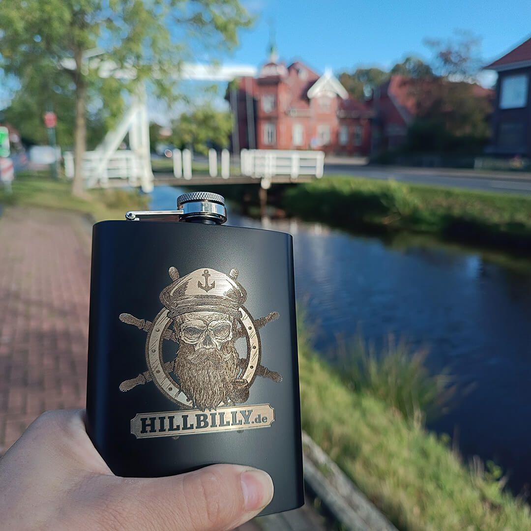 Flachmann_HILLBILLYde_SkullCaptain_Steuerrad_schwarz_1727544670152