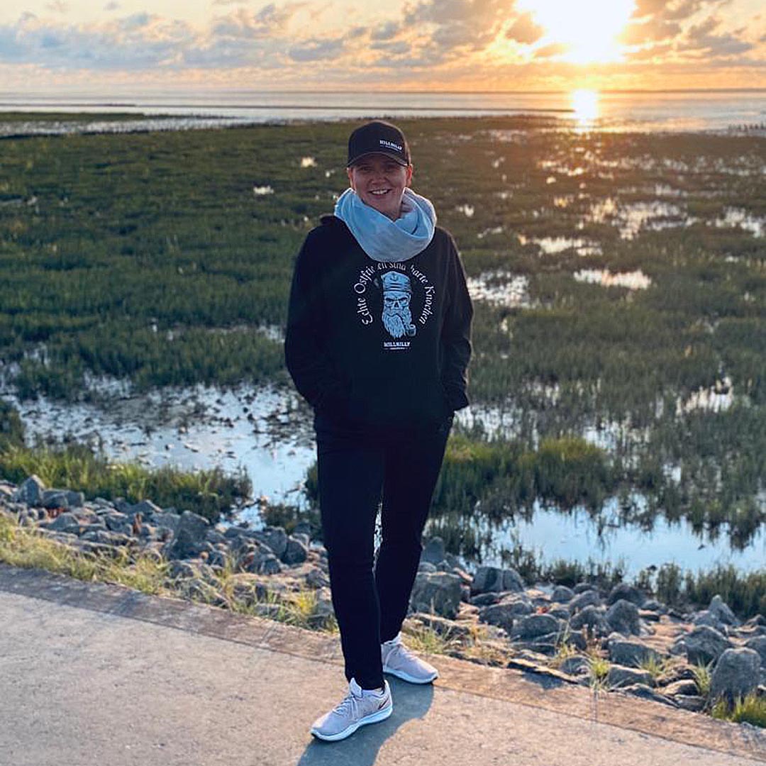 Womens_Hoodie_HILLBILLY_SkullCaptain-HarteKnochen-black_20200804-0002