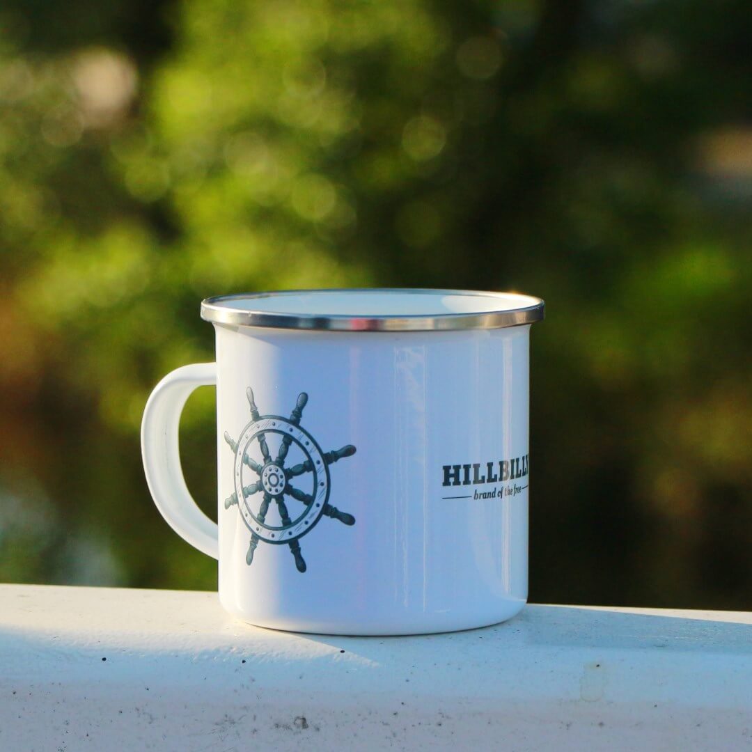 HILLBILLY_Emailletasse_SkullCaptain_Steuerrad_Shopbild_IMG_4113b