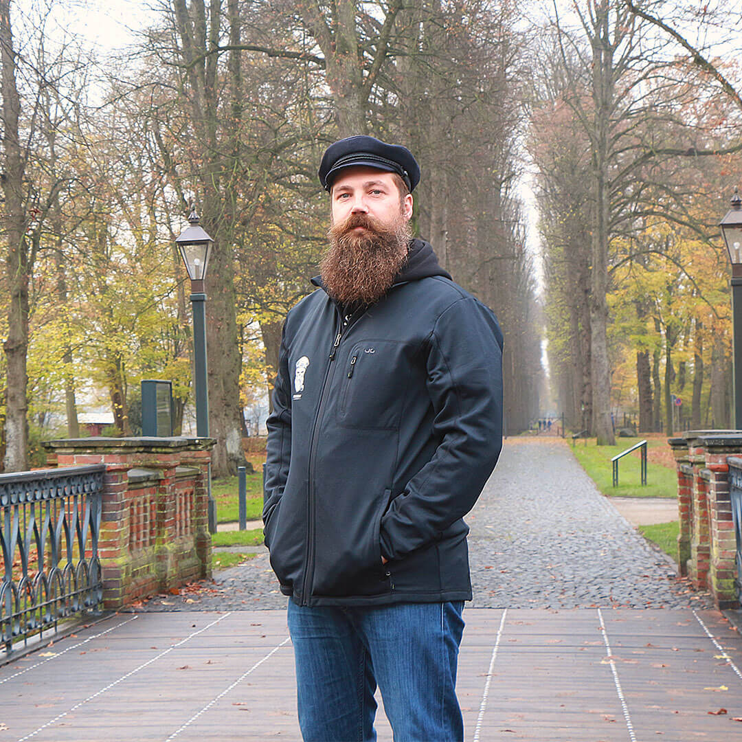 Mens_Thermofleece-Jacke_HILLBILLY_SkullCaptain-black_IMG_5408