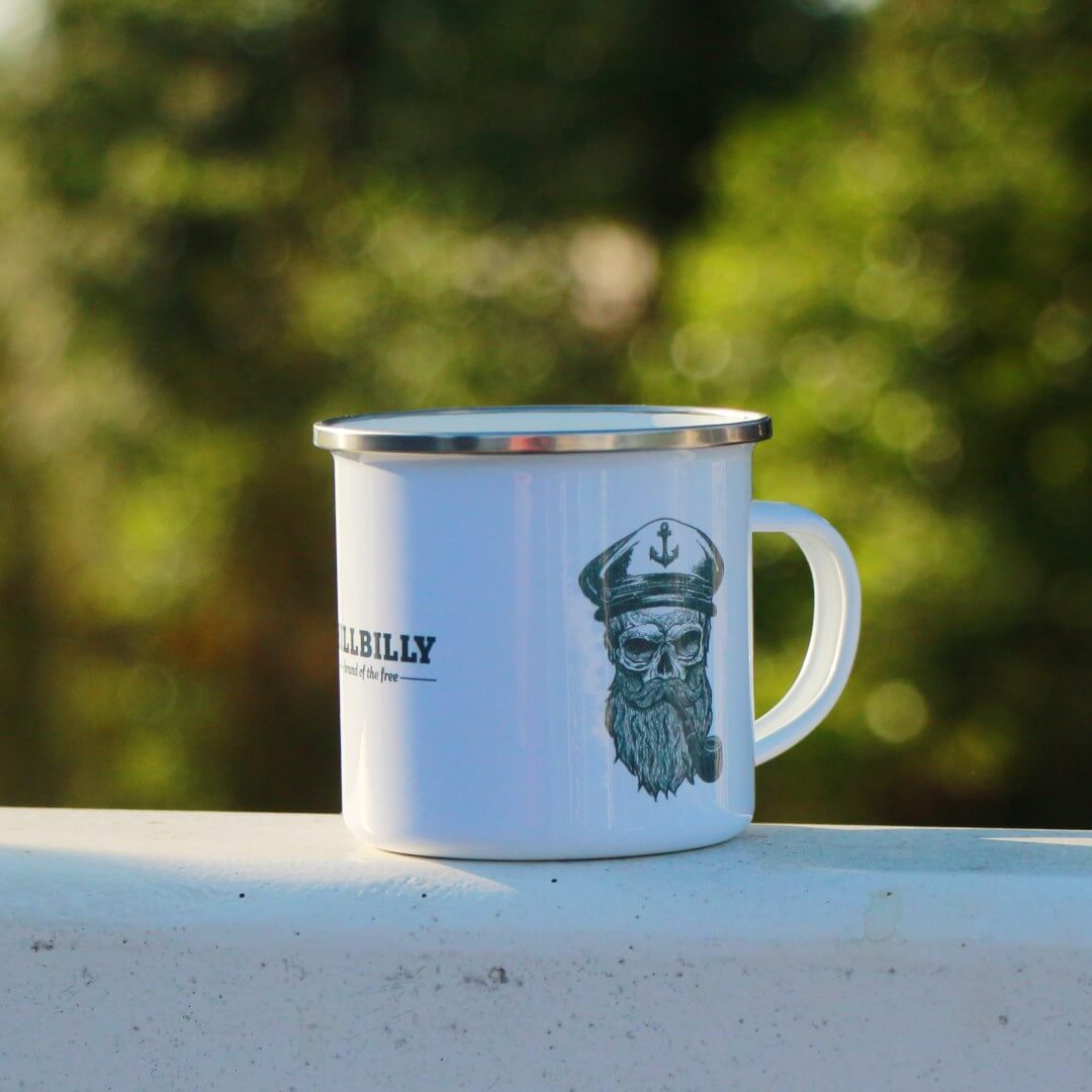 HILLBILLY_Emailletasse_SkullCaptain_Steuerrad_Shopbild_IMG_4111b