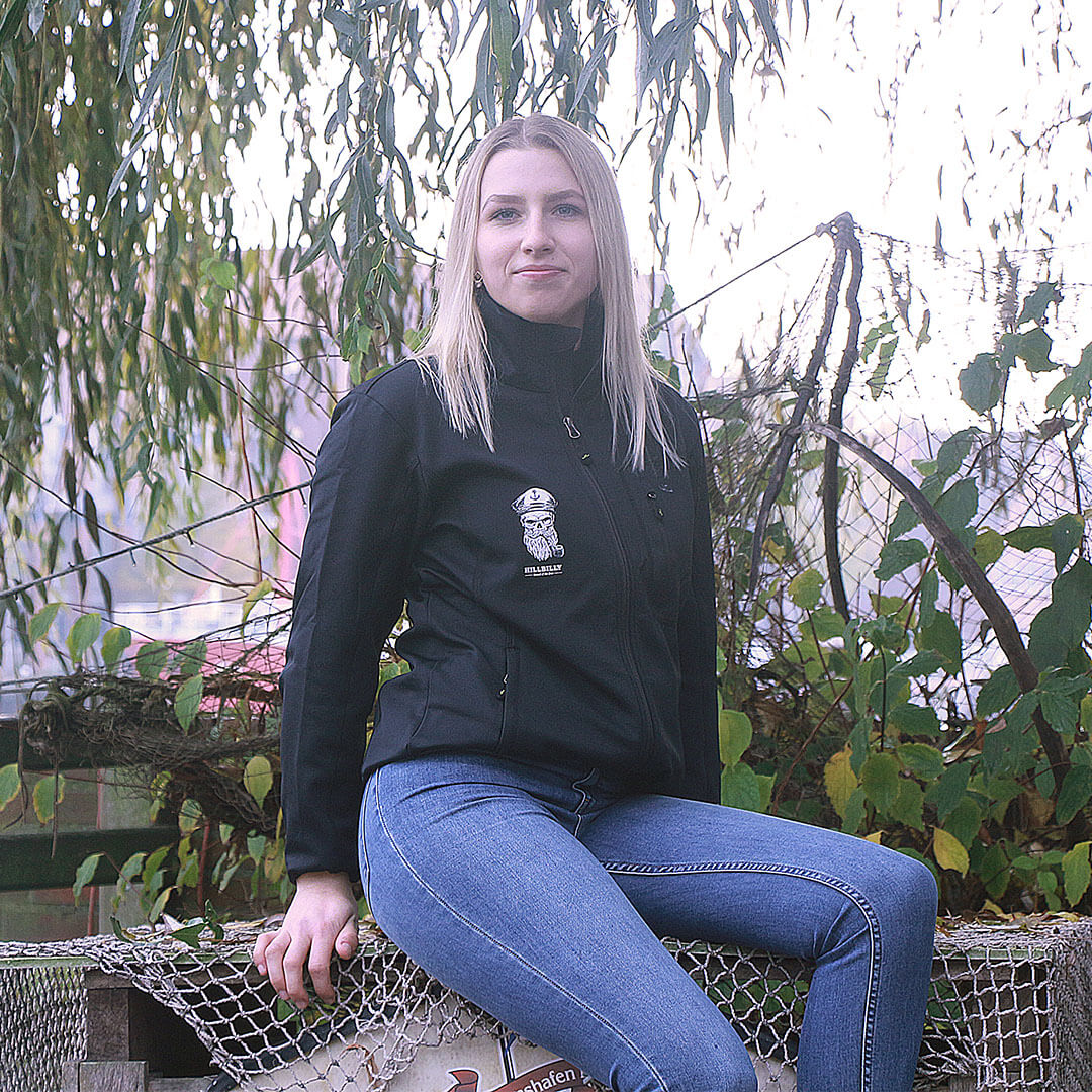 Womens_Thermofleece-Jacke_HILLBILLY_SkullCaptain-black_IMG_4904